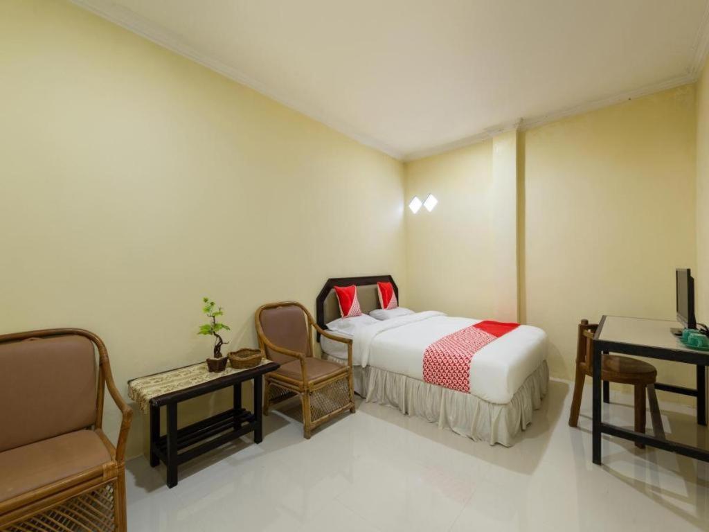 Oyo 1966 Bromo Hill Hotell Probolinggo Exteriör bild