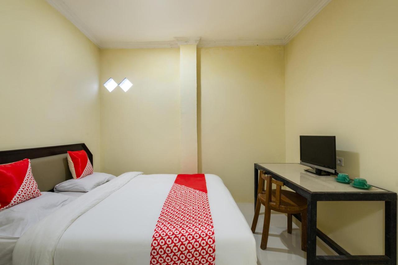 Oyo 1966 Bromo Hill Hotell Probolinggo Exteriör bild