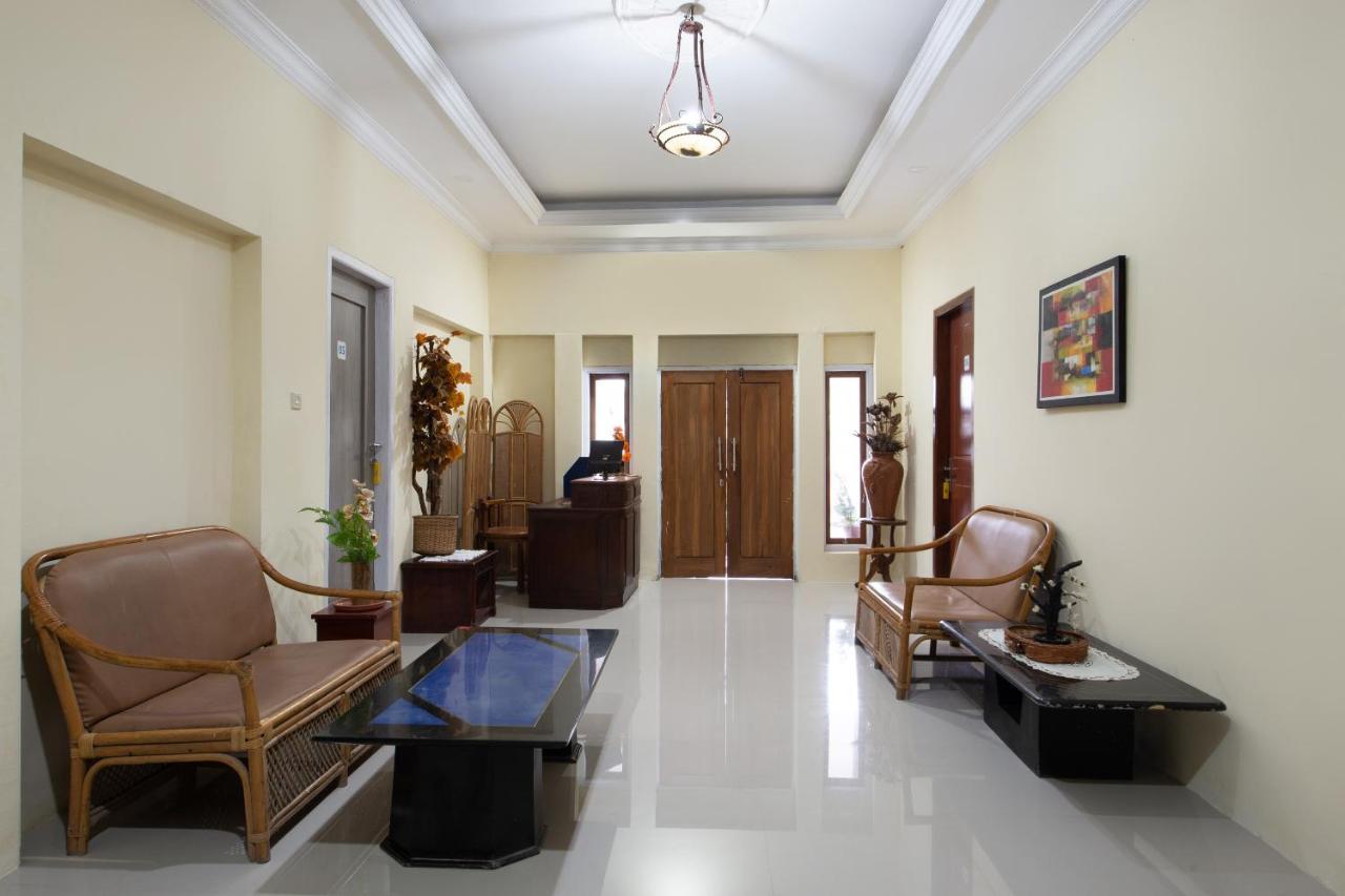 Oyo 1966 Bromo Hill Hotell Probolinggo Exteriör bild